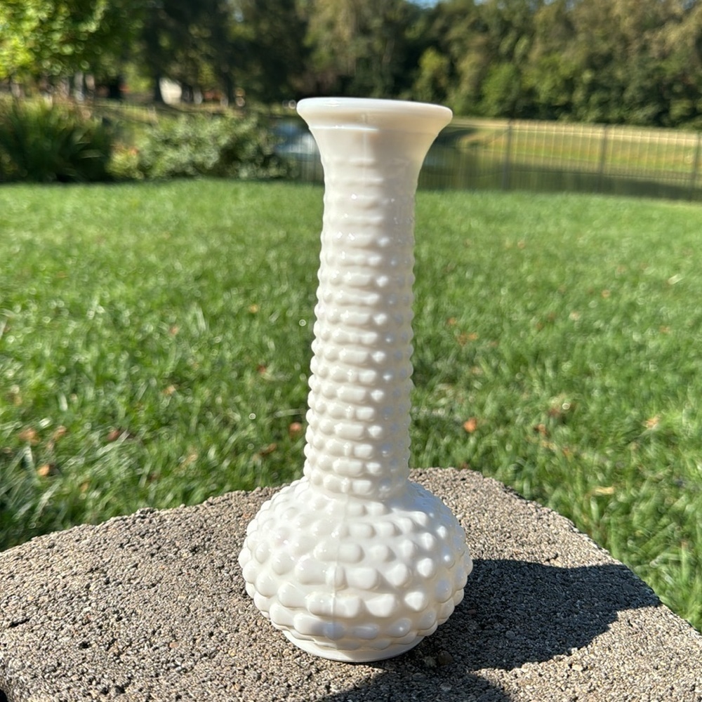 E. O. BRODY COMPANY~U.S.A.~HOBNAIL STYLE~MILK GLASS~BUD VASE~TIMELESS~NICE~G21